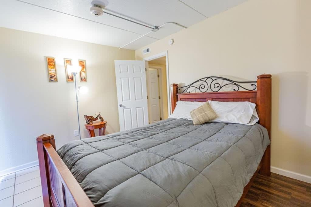 2-Bed, 1-Bath Apartment Near I-24, Great Location チャタヌーガ エクステリア 写真