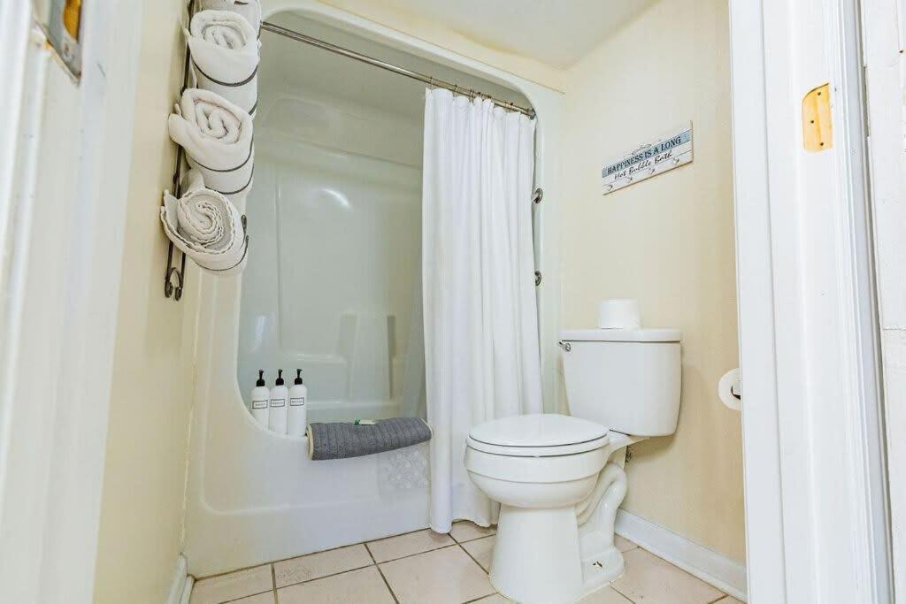 2-Bed, 1-Bath Apartment Near I-24, Great Location チャタヌーガ エクステリア 写真