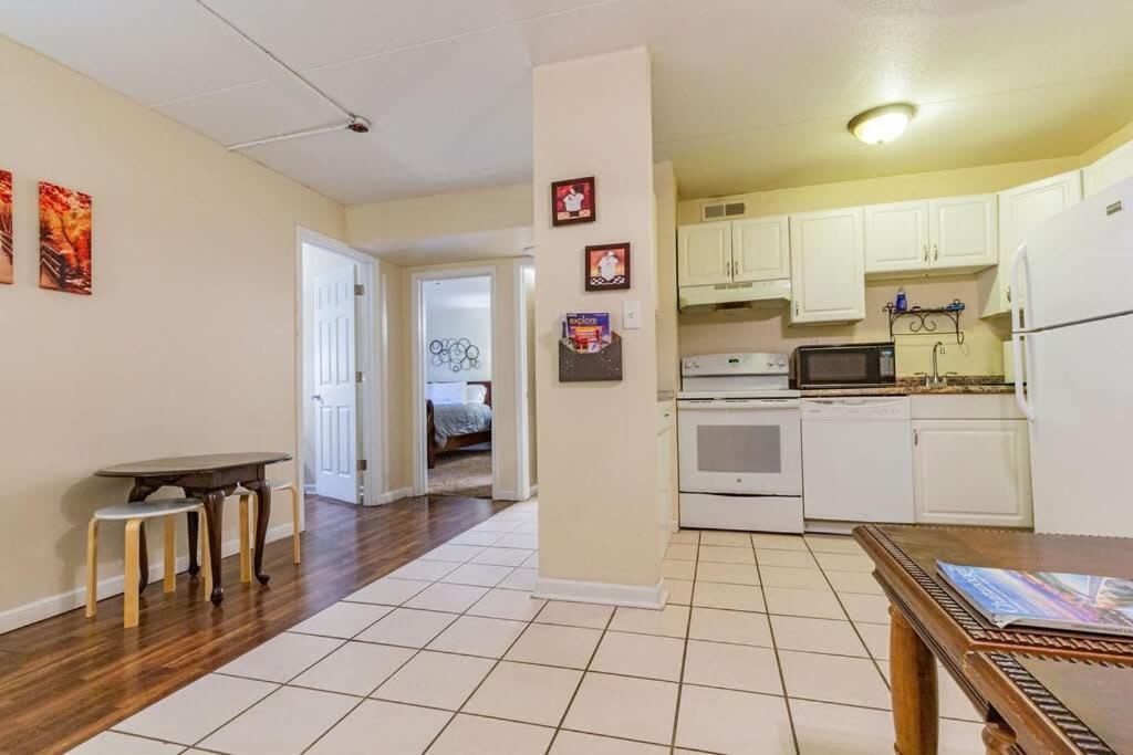 2-Bed, 1-Bath Apartment Near I-24, Great Location チャタヌーガ エクステリア 写真