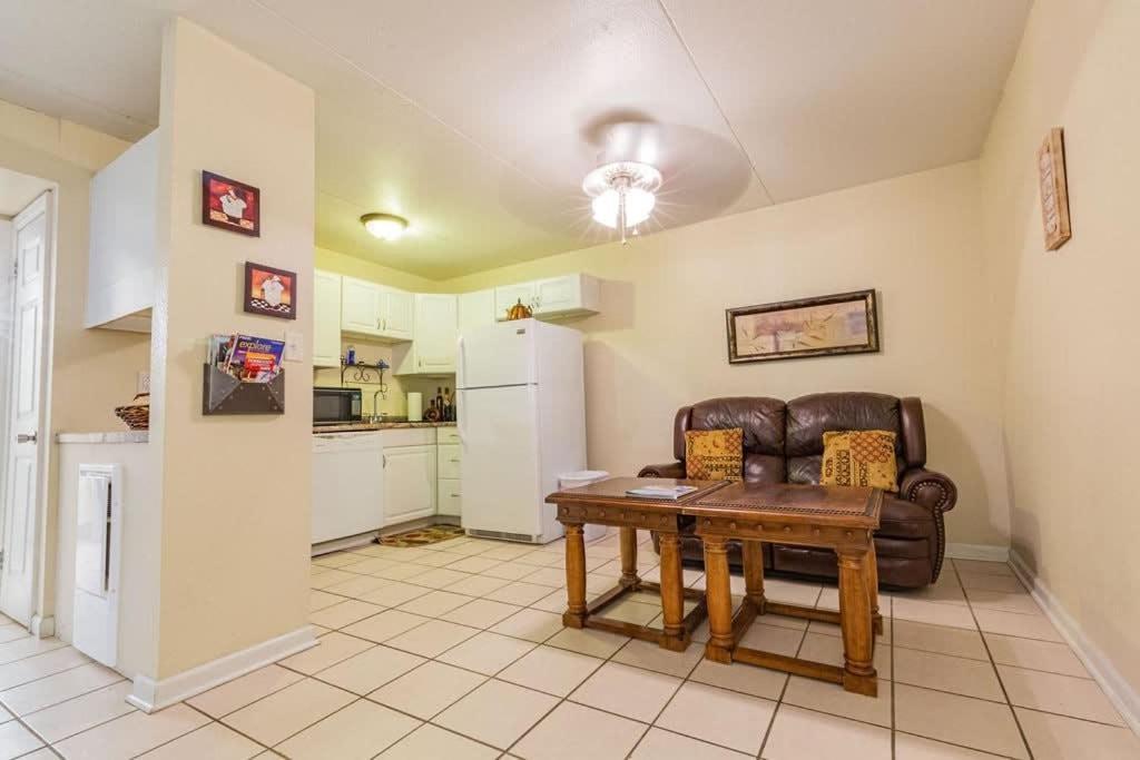 2-Bed, 1-Bath Apartment Near I-24, Great Location チャタヌーガ エクステリア 写真