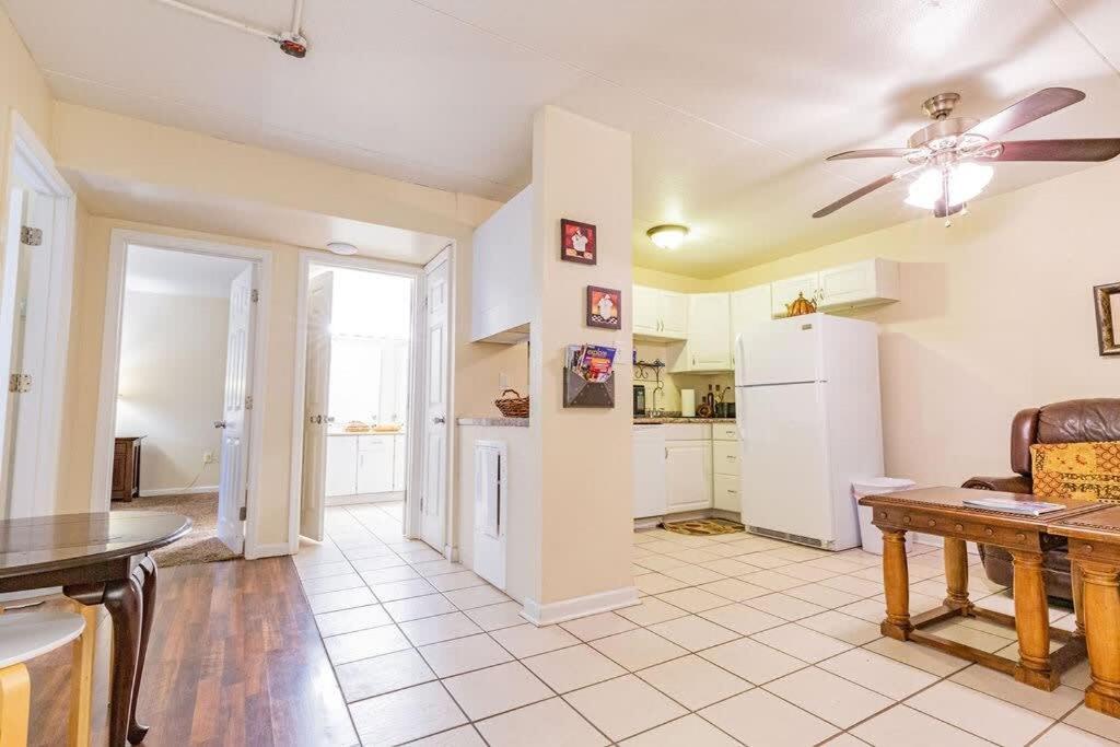 2-Bed, 1-Bath Apartment Near I-24, Great Location チャタヌーガ エクステリア 写真