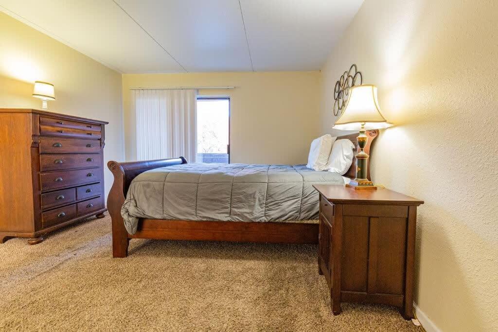 2-Bed, 1-Bath Apartment Near I-24, Great Location チャタヌーガ エクステリア 写真