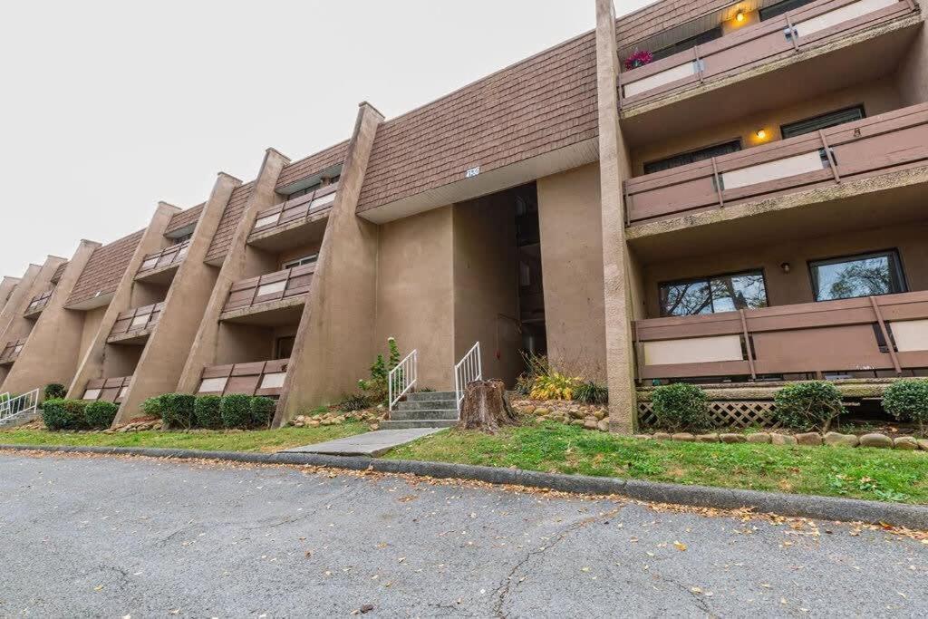 2-Bed, 1-Bath Apartment Near I-24, Great Location チャタヌーガ エクステリア 写真