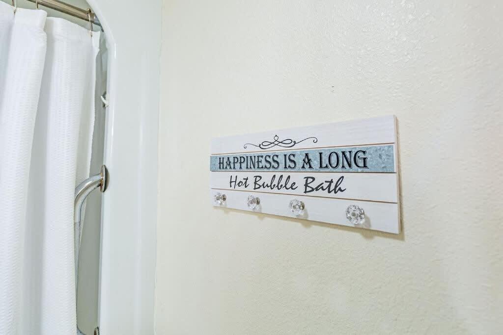 2-Bed, 1-Bath Apartment Near I-24, Great Location チャタヌーガ エクステリア 写真